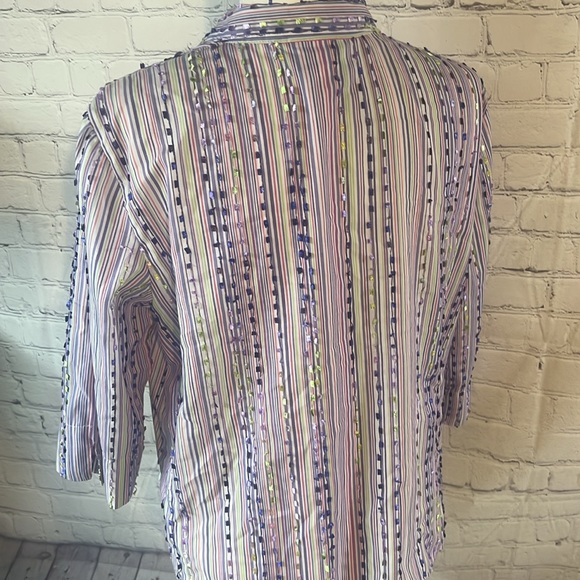 Petite Medium 3/4 sleeve button down blouse. Perfect spring and summer blouse - Picture 5 of 6